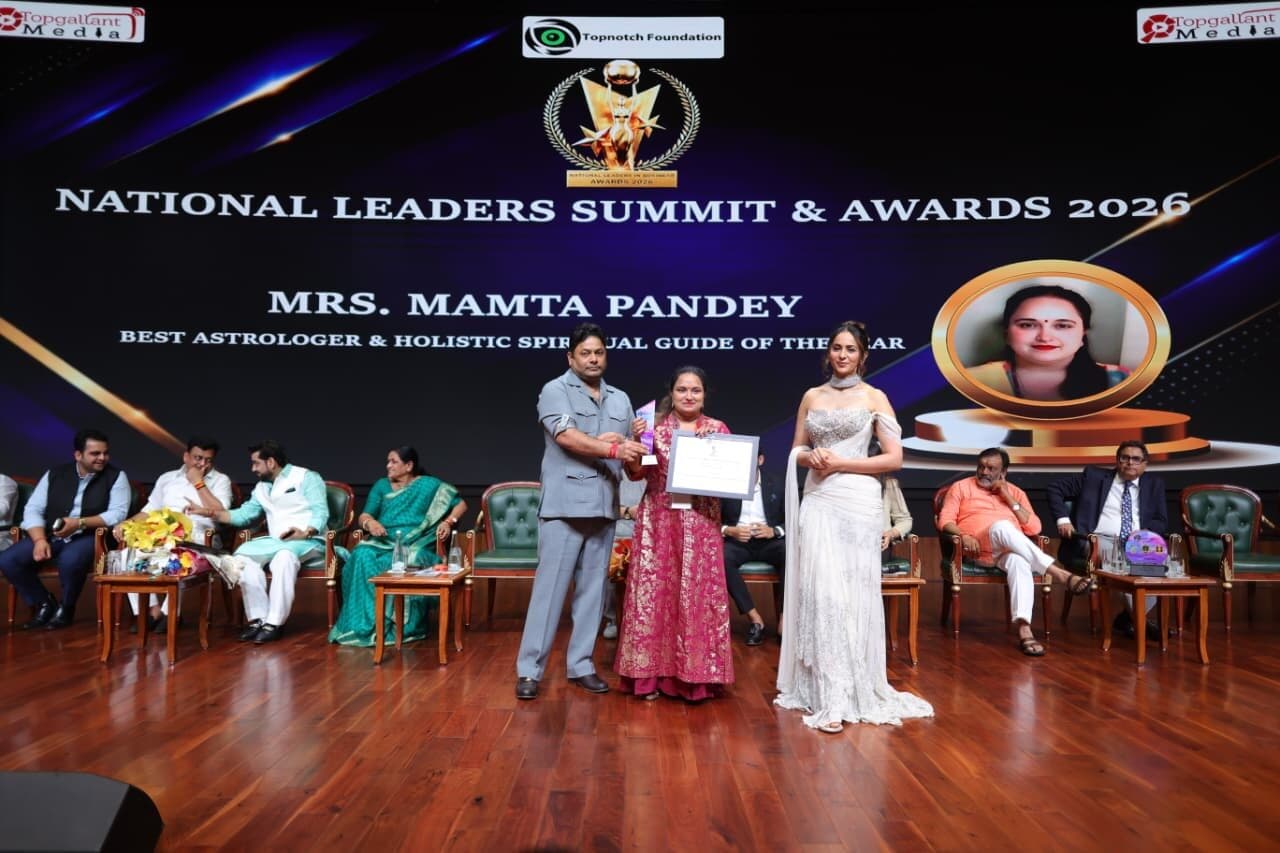 Mamta Pandey on stage at the National Leaders Summit & Awards 2026, receiving the Best Astrologer & Holistic Spiritual Guide of the Year award. The screen behind her displays her name and the award title.